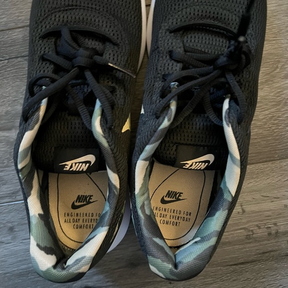 Nike Tanjun camo sneakers - Picture 3 of 5